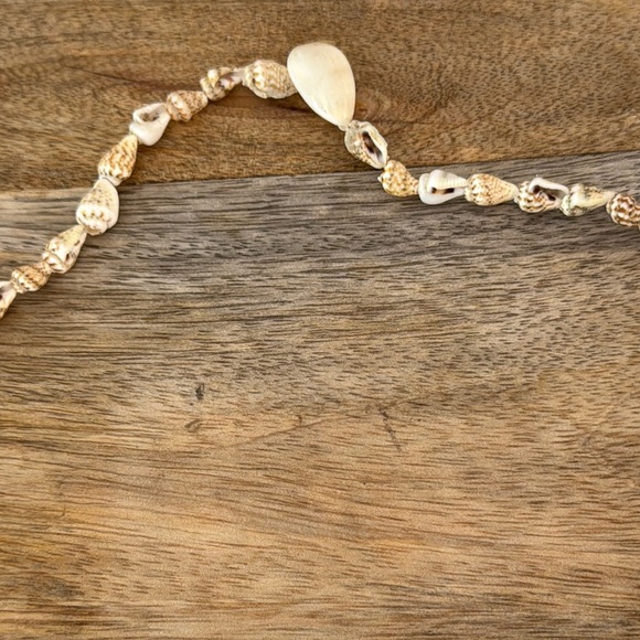 Natural Shell Beaded Necklace - Picture 3 of 3